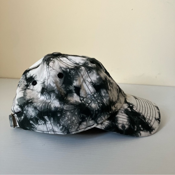 Adidas Originals Relaxed Tie-Dye Strapback hat in a black and white colorway - Picture 6 of 8